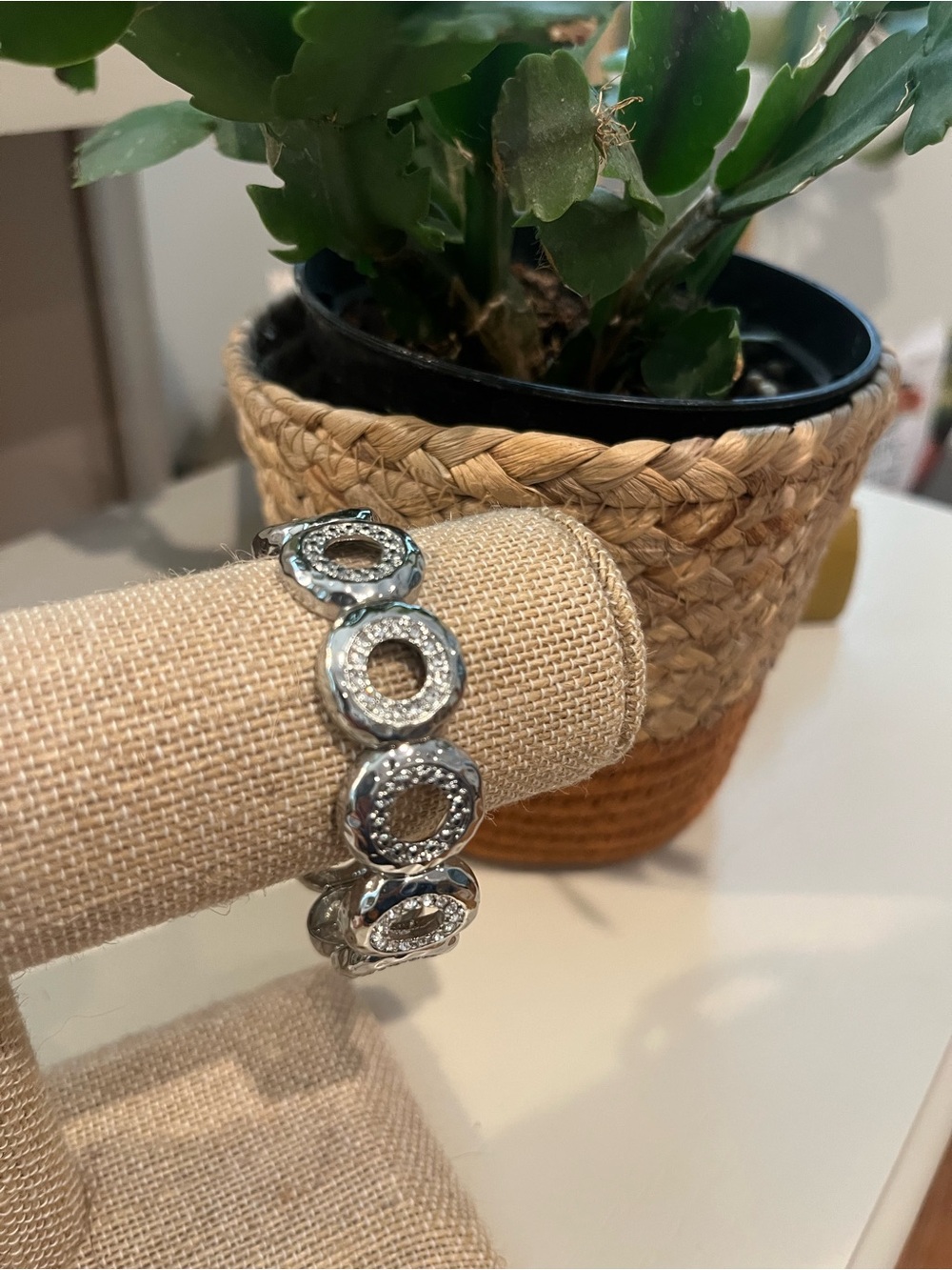 Silver Open-Circle Textured Stretch Bracelet